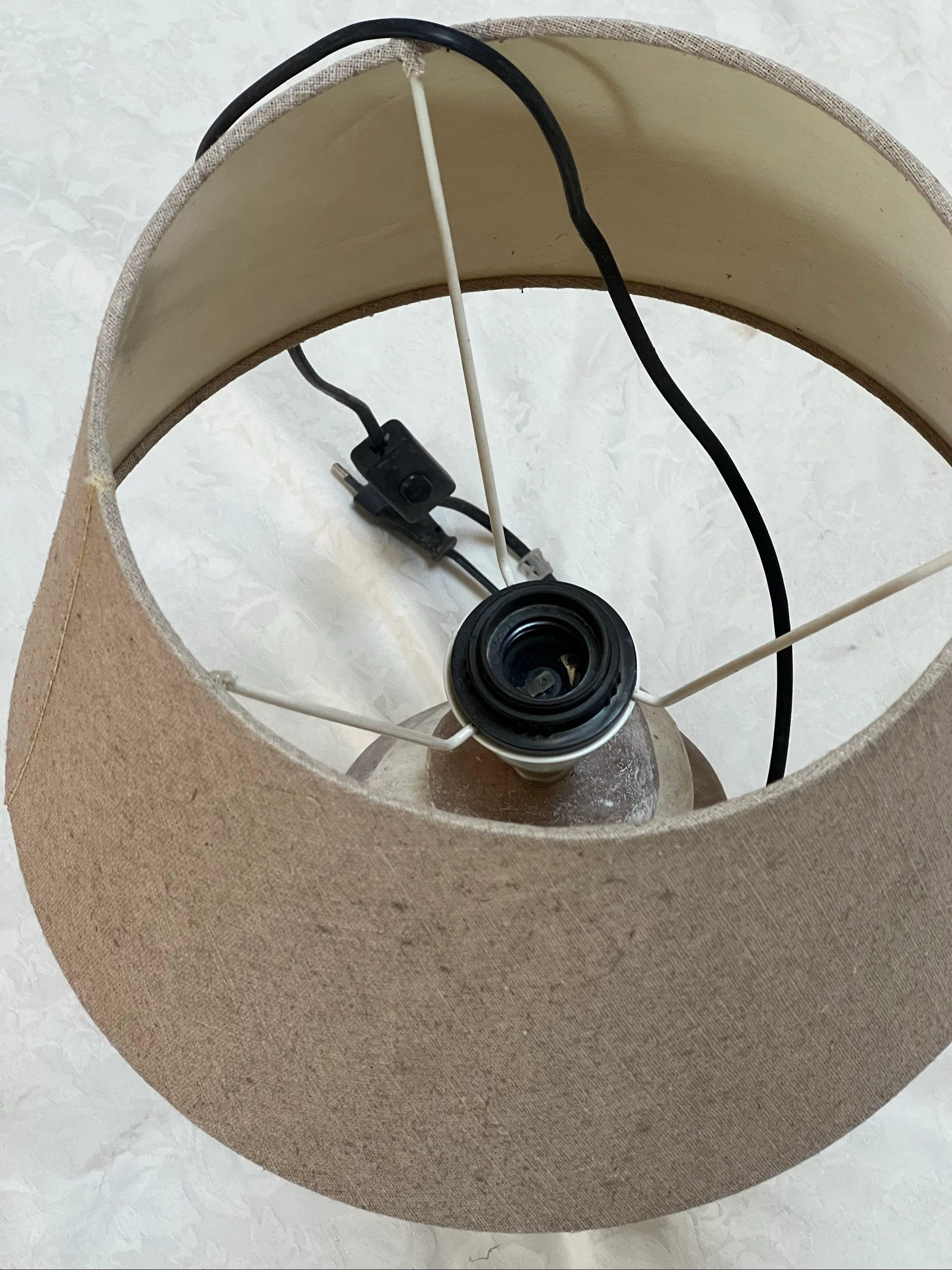 Beige colored lamp base and lampshade. – photo 3